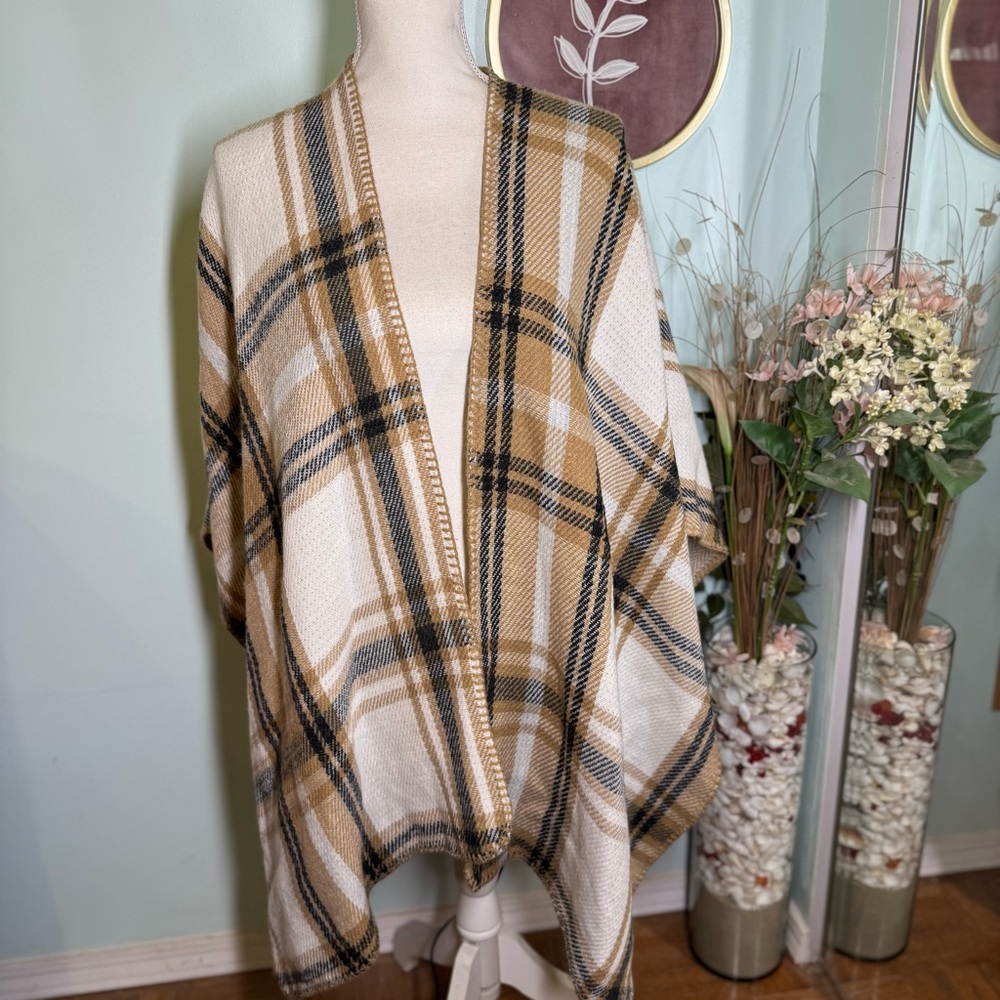 Woolrich Tan and White Plaid Shawl Sweater